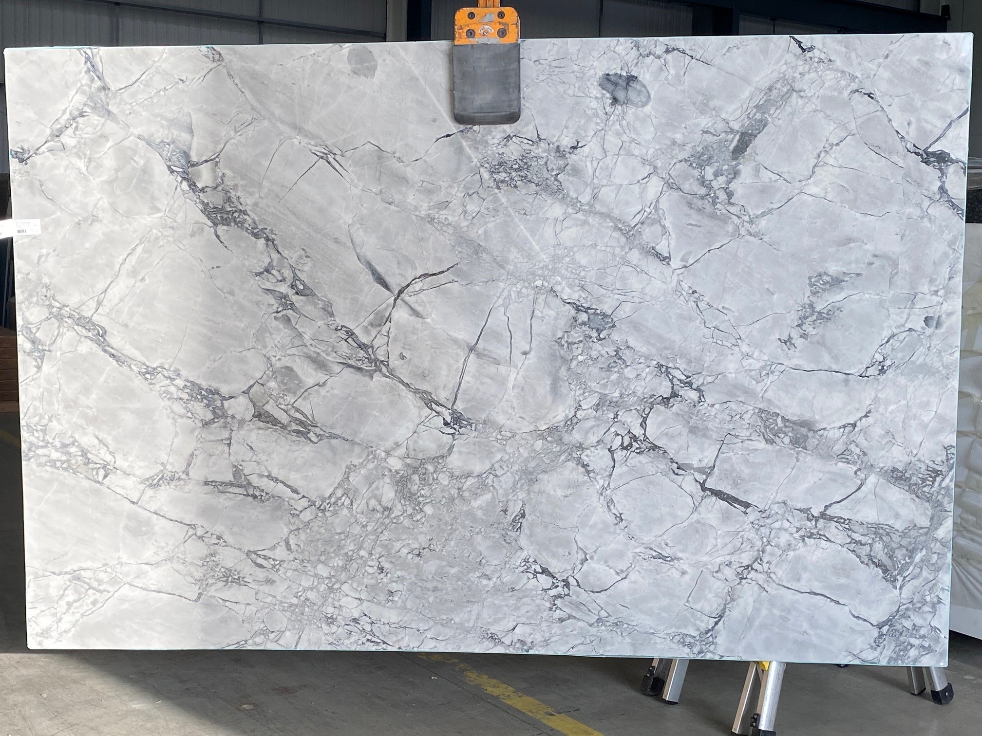 BIANCO ECLYPSE – POLISHED(CALACATTA)
